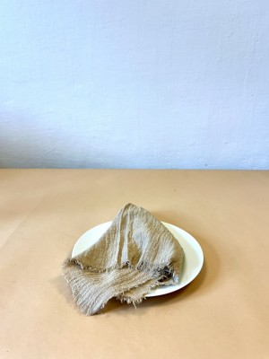  Mušelínový béžový ubrousek 