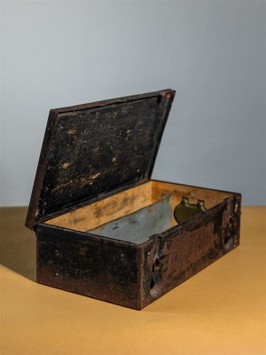  Kovový vintage černý box 
